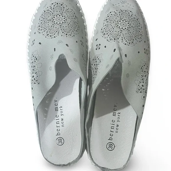 Bernie Mev. Women's Tracy Slip-On Mules Soft Gray Size 8.5 - Picture 7 of 7
